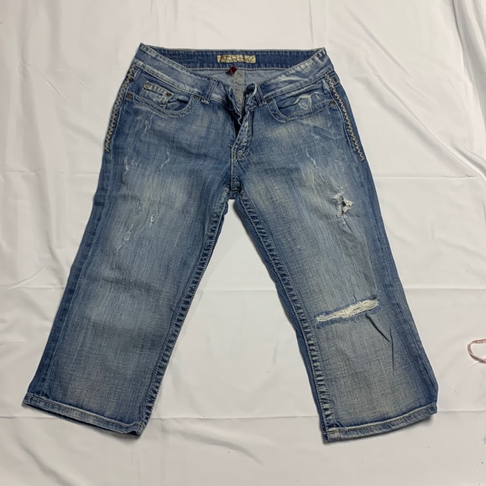 Womens BKE culture stretch denim capri. Size 30